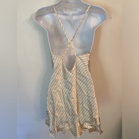 2007 vintage Victoria’s Secret 100% silk chemise & wrap robe EXTREMELY RARE - Picture 3 of 6